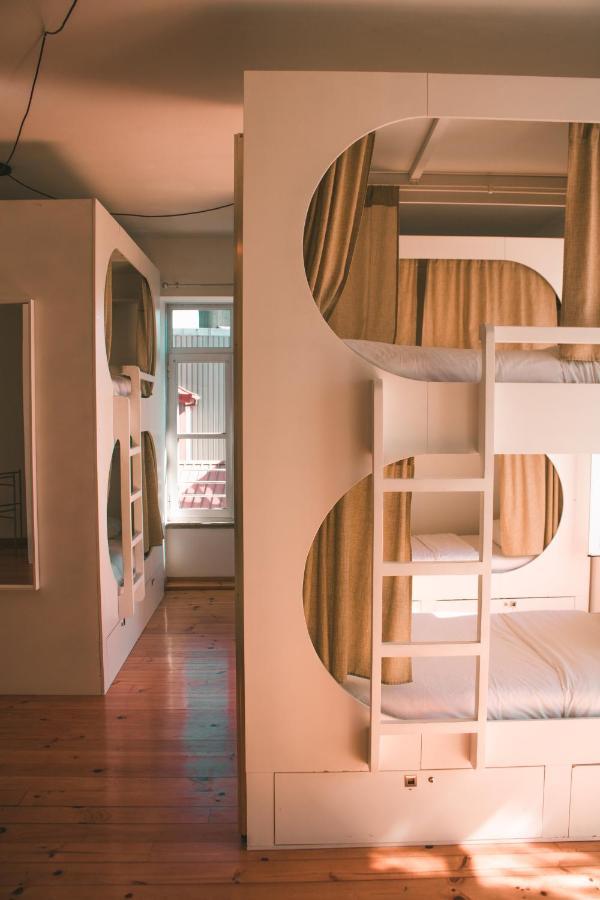 Capsule 12-Bed Mixed Dormitory Room Private Bathroom